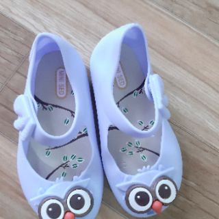 Đàn và giày nhựa thơm cho bé