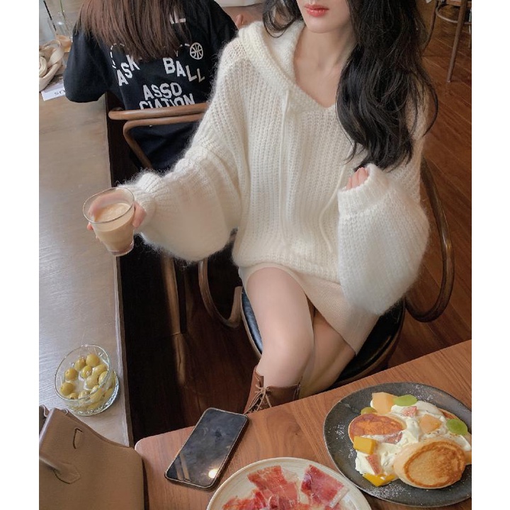 Áo len chui đầu dáng rộng màu trắng sữa mềm mại thời trang mùa đông cho nữ