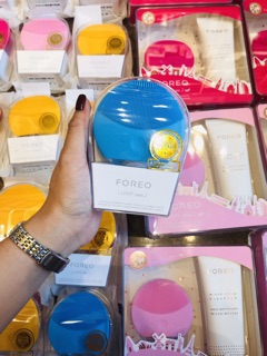 Máy rửa mặt foreo tặng kèm sữa rửa mặt
