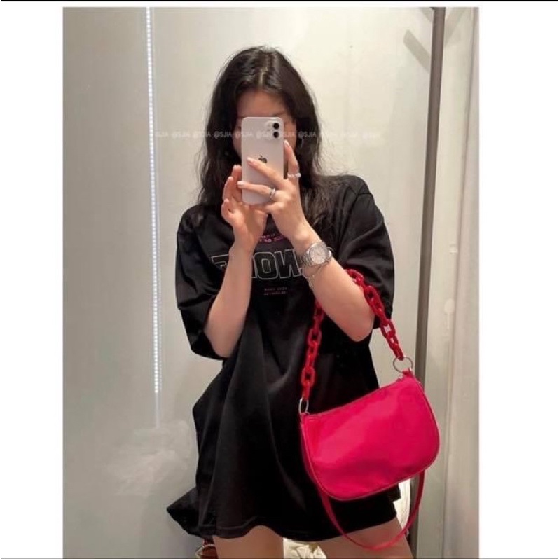 Áo thun tay ngắn oversize và Túi xách kẹp nách nữ dây xích hồng da dù nữ - Order taobao quảng châu