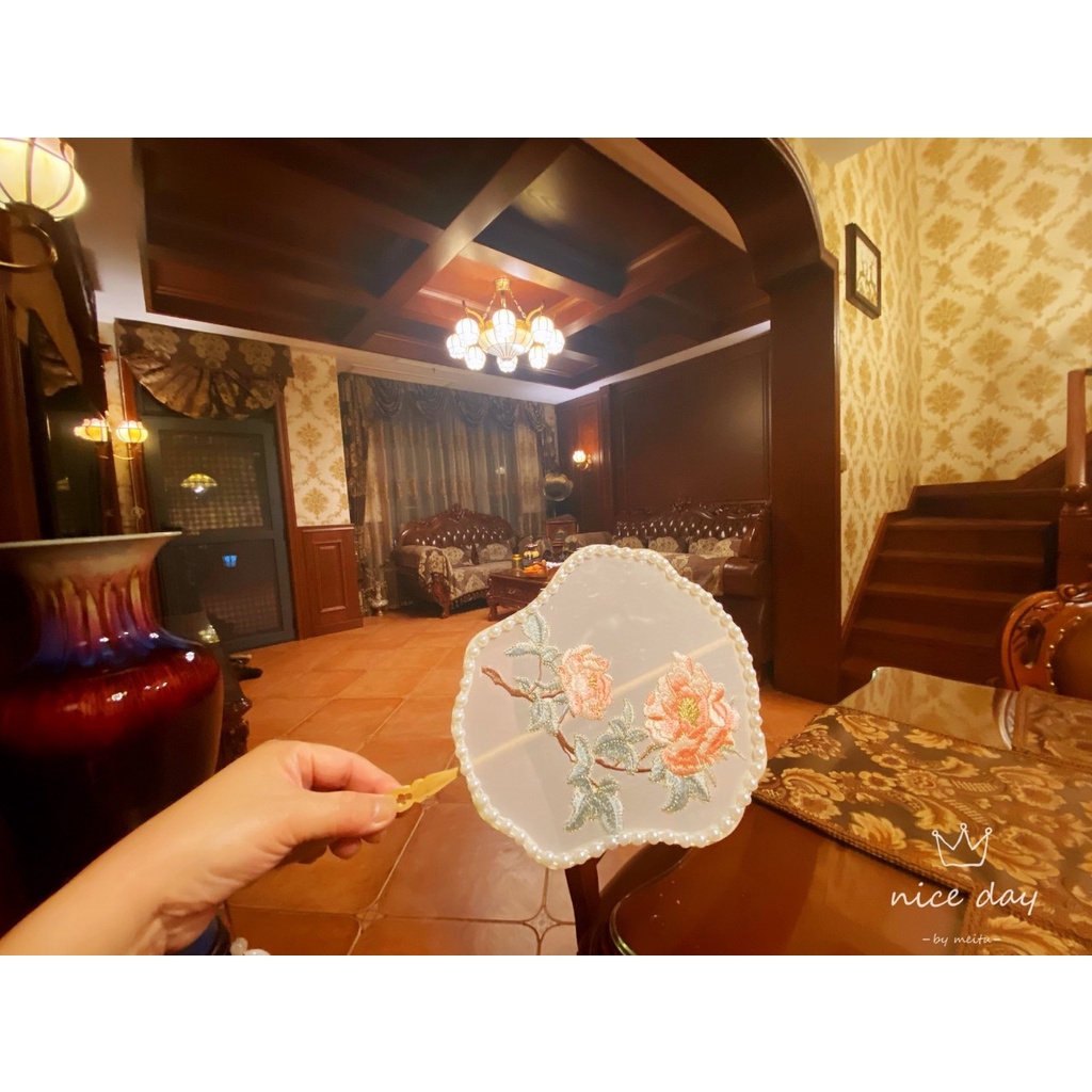 Quạt thêu cổ trang giá rẻ