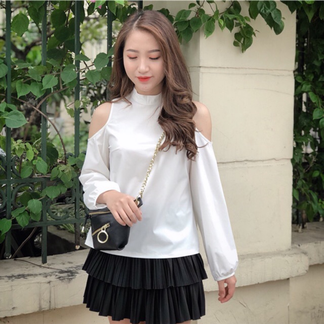 Áo thiết kế khoét vai cổ yếm 2 màu trắng- đen