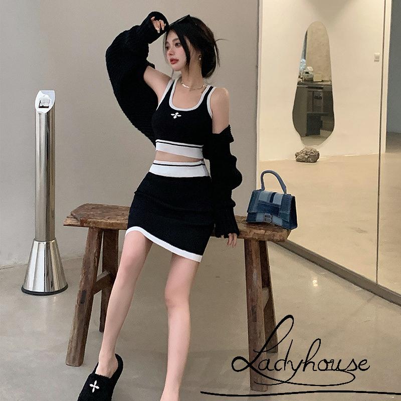 Bộ Trang Phục 2 Mảnh Áo Thun Không Tay Cổ Chữ U Màu Sắc Tương Phản + Chân Váy Ngắn Cạp Cao Mini Dành Cho Nữ