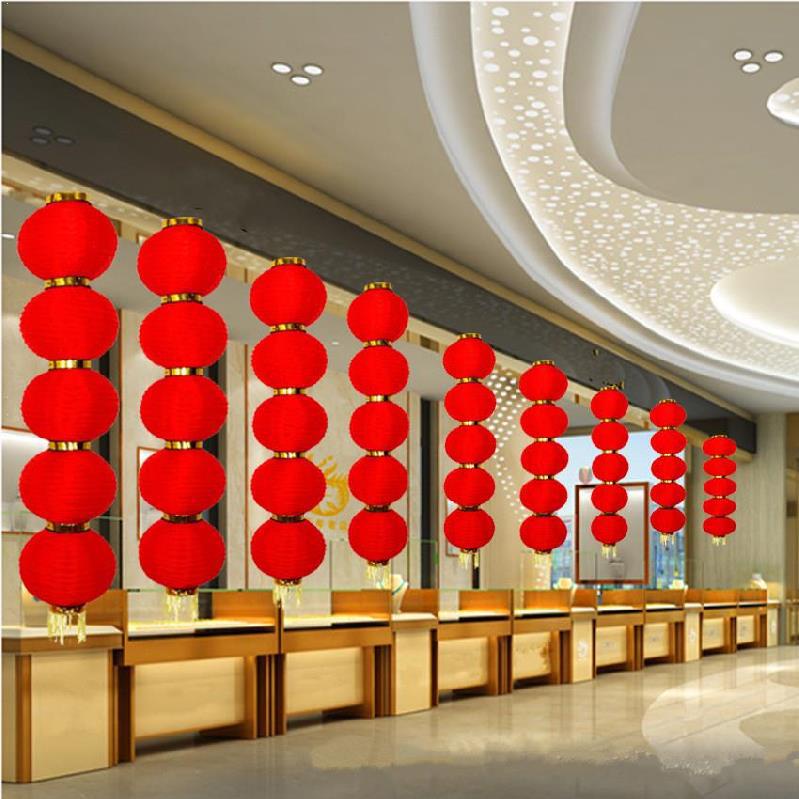 Lồng đèn tròn phối tua rua trang trí năm mới cho tiệc cưới/ khách sạn