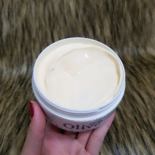 KEM TRẮNG DA BODY OLIVE