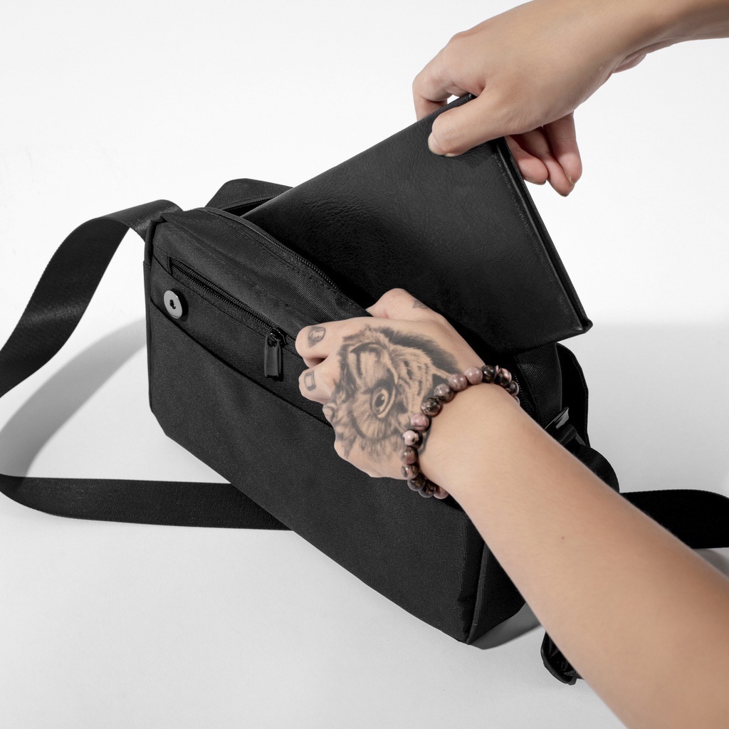 Túi đeo chéo nam nữ Messenger Ipad vải Oxford nhập khẩu thương hiệu AROTI TA601 GHI