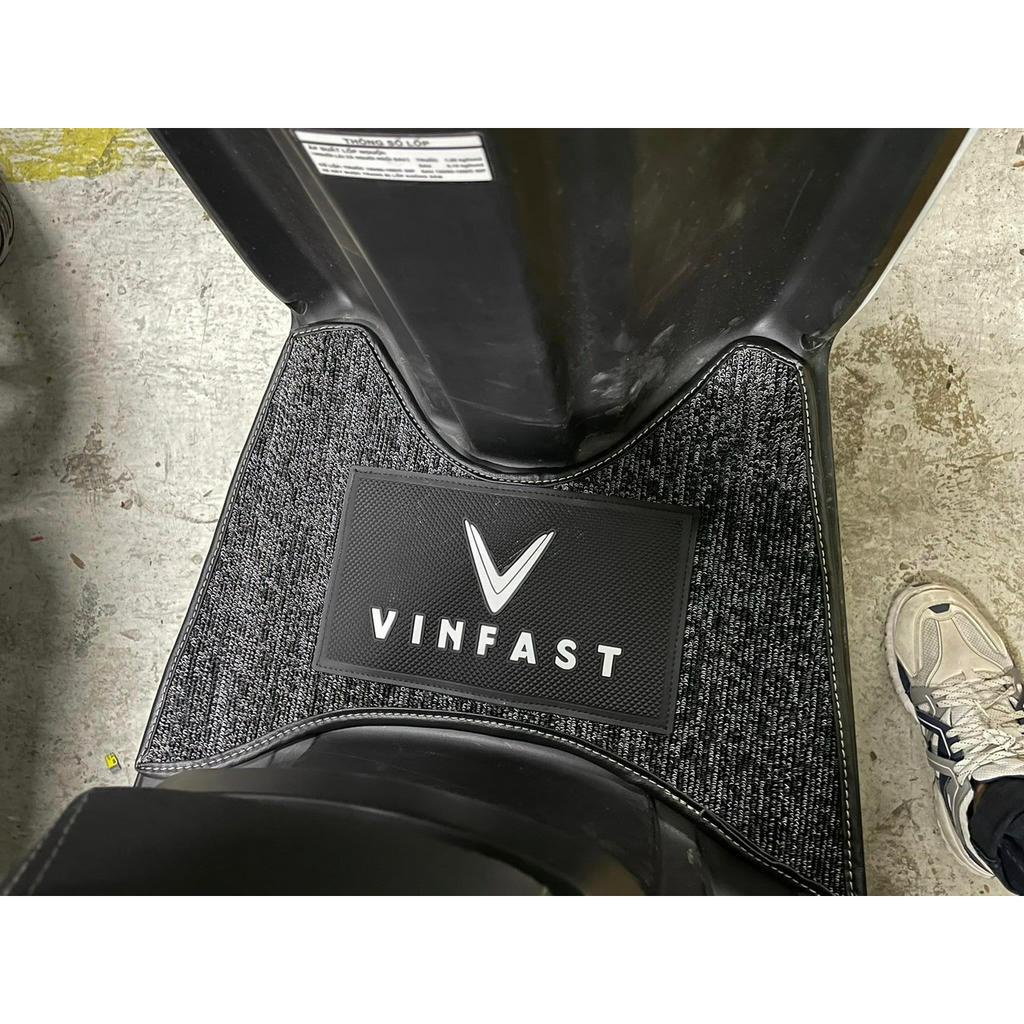Thảm lót chân xe máy điện Vinfat Theon