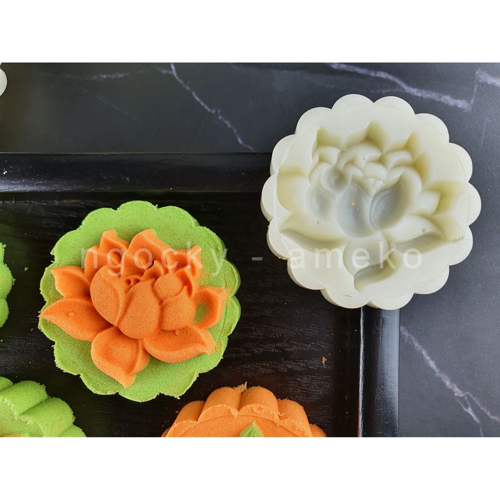 NQ50-867 - KHUÔN LÒ XO BÁNH TRUNG THU / BÁNH DỨA  HOA TRÒN HÌNH SEN 50G