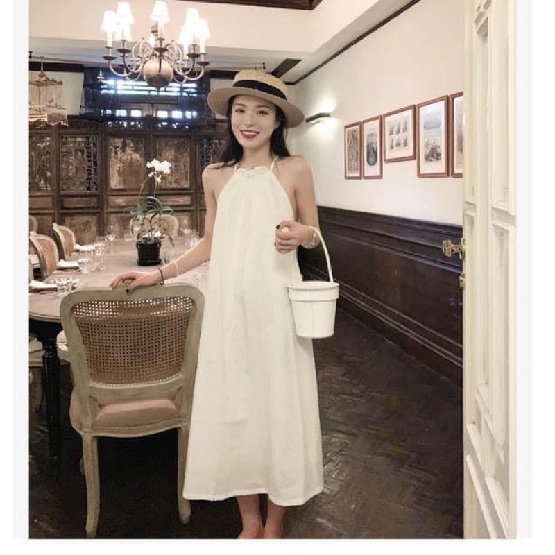 Váy maxi khoét lưng free size ( hàng used) pass lại bằng nửa giá mua mới. chất vải trơn mịn phù hợp cho đi biển