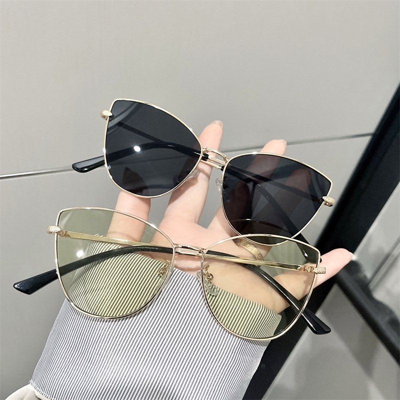 Kính Mát Mắt Mèo Gọng Kim Loại Nhiều Màu Sắc Phong Cách Retro Thời Trang Cho Nữ