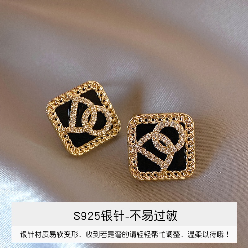 Khuyên Tai Nữ Đính Đá Phong Cách Hàn Quốc Mới 2022