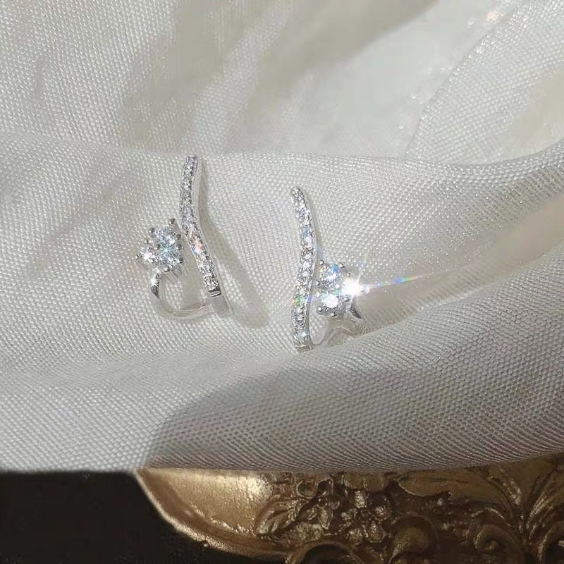 Bông tai đá thiết kế xinh xắn