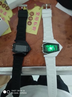 Đồng hồ điện tử siêu chất có đèn led