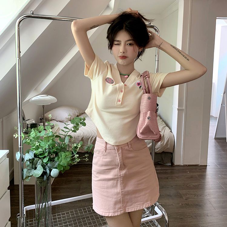áo croptop thun ngắn tay cổ chữ v thêu họa tiết thời trang cho nữ