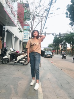 Áo phông + quần bò baggy