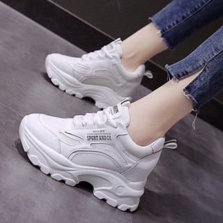 Giày thể thao mẫu mới