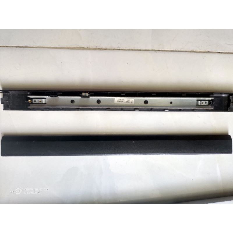 Thanh chắn che bản lề Asus TP550L