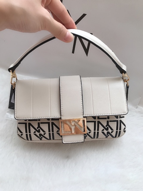 𝐓𝐮́𝐢 𝐋𝐲𝐧 tay cầm