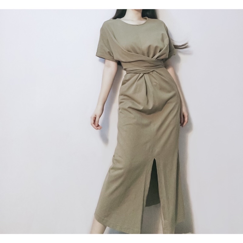 Đầm midi cột dây xoắn eo xẻ tà