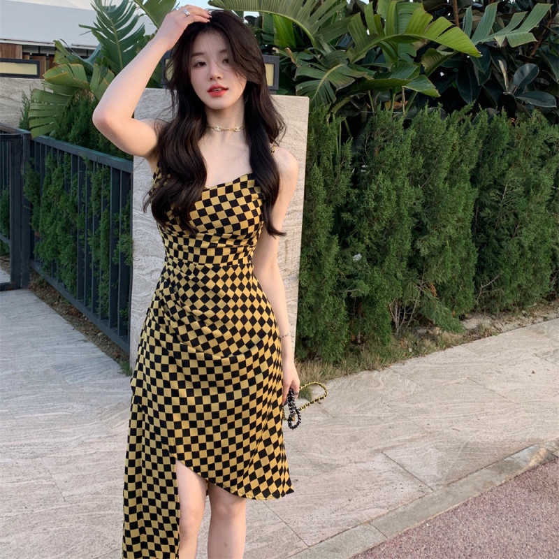 Đầm Hai Dây Cổ Chữ V Họa Tiết Sọc Caro Quyến Rũ Thời Trang