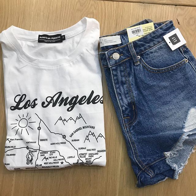 ÁO THUN LOS ANGELES - QUẦN SHORTS RÁCH