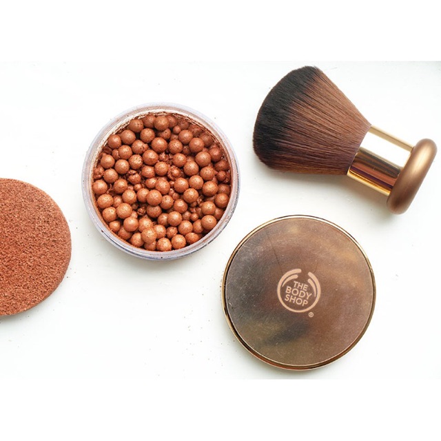 Phấn tạo khối The Body Shop Honey Bronze Brush On Beads, Bronze