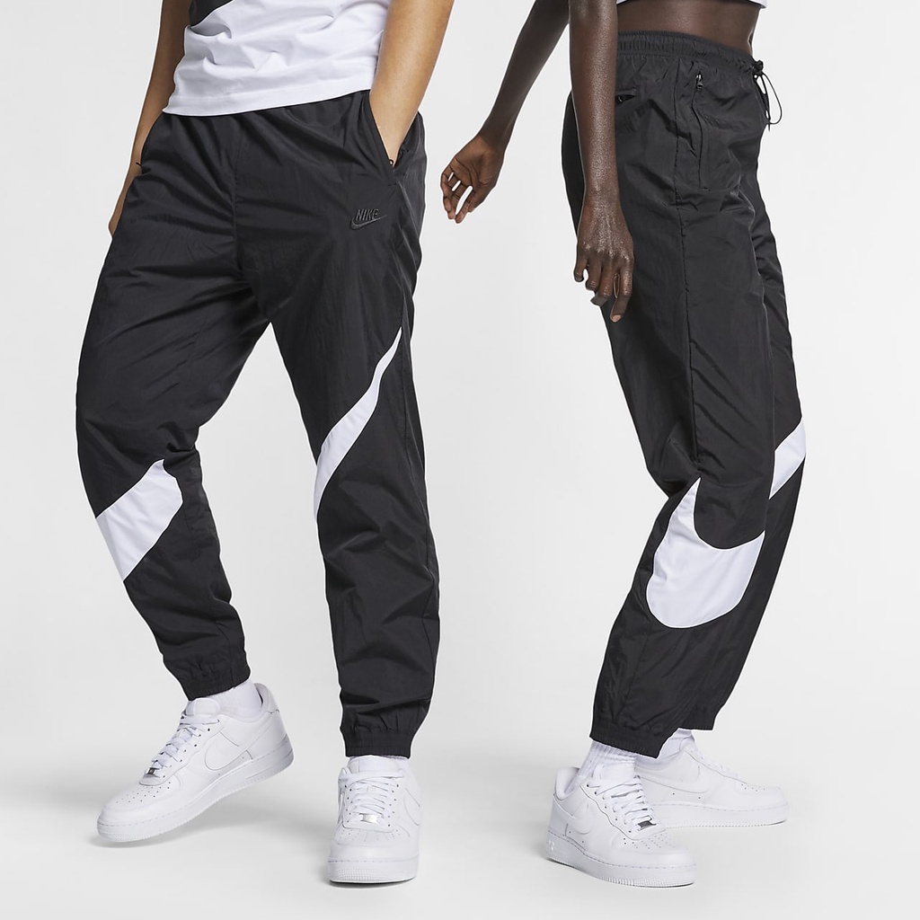 QUẦN NIKE SWOOSH WOVEN TROUSERS PANT - ĐEN / TRẮNG