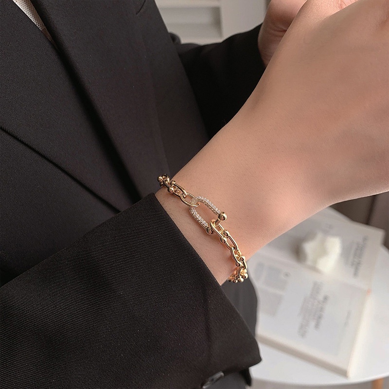 Vòng tay kim loại mặt chữ U đính đá 1 tặng 1 thời trang