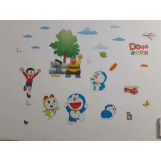 Dán tường phòng ngủ tường doremon
