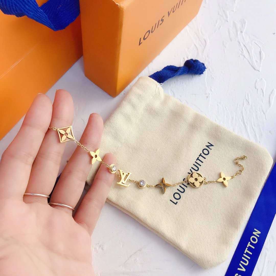Vòng tay bằng thép titan kiểu dáng thời trang cho nữ | BigBuy360 - bigbuy360.vn
