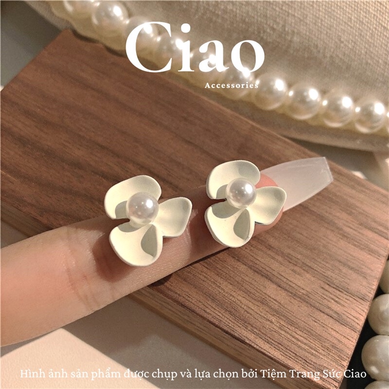 [NEW ITEMS] Khuyên tai/ Bông tai mạ bạc S925 thiết kế hoa 3 cánh nhẹ nhàng White Floral Ciao