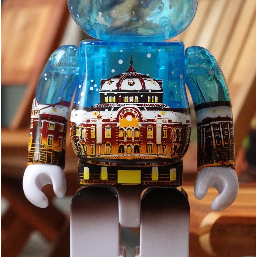 BEARBRICK 400% NHÀ GA MARUNOUCHI SNOW VER. CỰC ĐẸP - ĐỒ CHƠI SƯU TẦM NHẬT BẢN GIÁ TỐT - HÀNG CHÍNH HÃNG 100%
