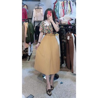 Chân váy xếp ly kèm đai