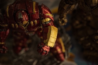 Mô hình Ironman HulkBuster - Đỏ