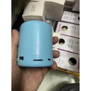 Loa nghe nhạc mini kêt nối bluetooth kết hợp đọc thẻ nhớ.