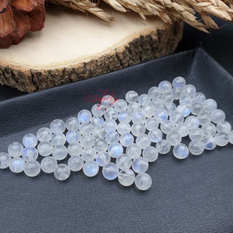 1 hạt đá màu trắng ánh trăng