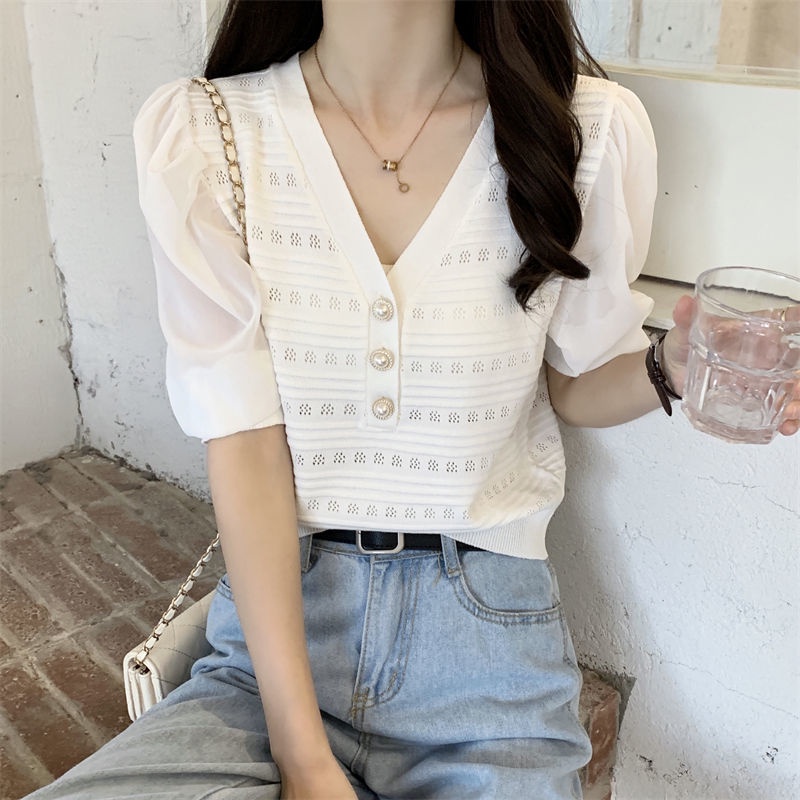 Áo Thun Tay Phồng Cổ Chữ V Phối Ren Và Nút Ngọc Trai Ngọt Ngào Cá Tính Thời Trang Xuân Hè Cho Nữ