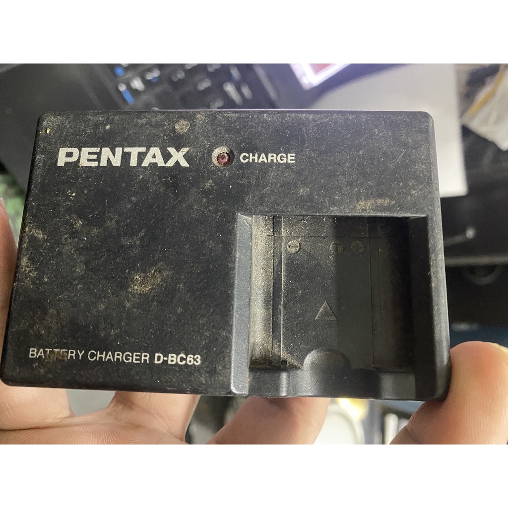 QUA SỬ DỤNG, XƯỚC  Sạc Pentax D-BC63 (Sạc xịn cũ)