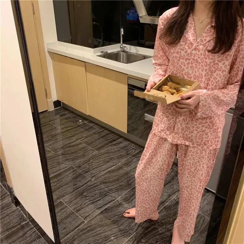 Bộ Đồ Ngủ Dài Tay Họa Tiết Da Báo Xinh Xắn Dành Cho Nữ | BigBuy360 - bigbuy360.vn
