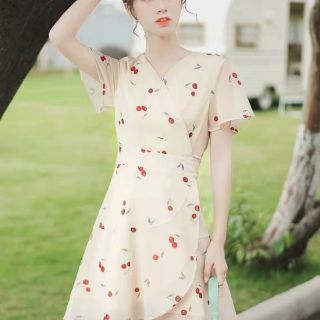 Váy wrap họa tiết cherry