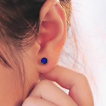 Khuyên tai nam châm đính Đá