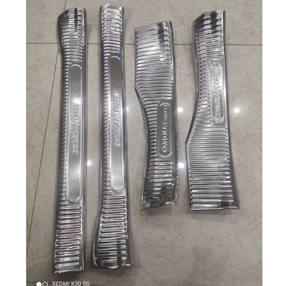 Ốp bậc cửa, Nẹp bước chân trong, ngoài xe Toyota Cross 2020- 2021- 2022 - 2023 Mẫu INOX cao cấp chống xước
