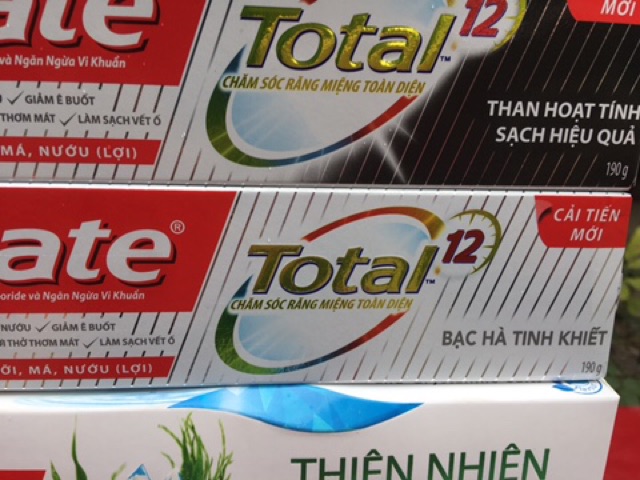 KEM ĐÁNH RĂNG COLGATE TOTAL THAN HOẠT TÍNH 190g