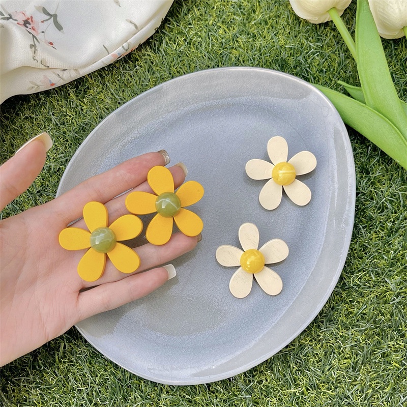 Khuyên Tai Hình Hoa Hướng Dương Bằng Gỗ Phong Cách Mới Hàn Quốc Cho Nữ F868