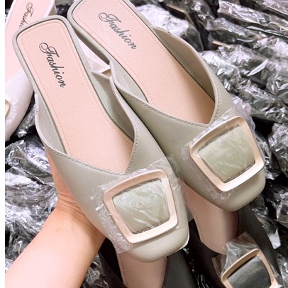Hàng sẵn: Dép sục nữ đính khuy mũi vuông cao 2cm xinh xắn chất cao su thơm mềm( sz 36-40 form nhỏ)