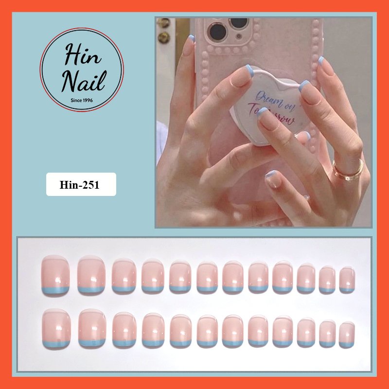Móng tay giả Hin Nail form ngắn màu hồng viền xanh