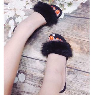 Dép quai ngang lông vũ siu xinhh nha mấy chị 😍😍😍