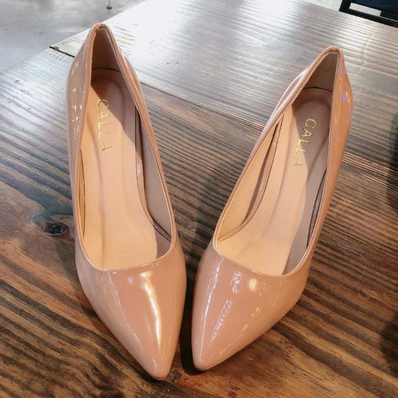 Giày cao gót đế đỏ màu nude 9p
