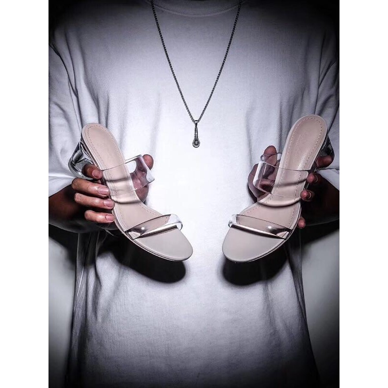 Giày sandal gót trong sang chảnh