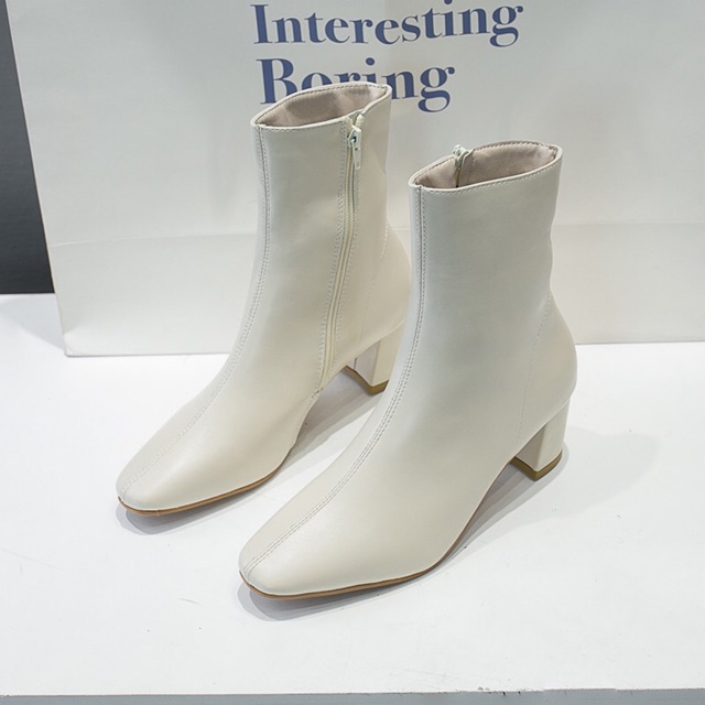 [ SẴN HÀNG ] MÃ K1 _ Boots da trơn đế 6 cm trắng kem và đen. | BigBuy360 - bigbuy360.vn